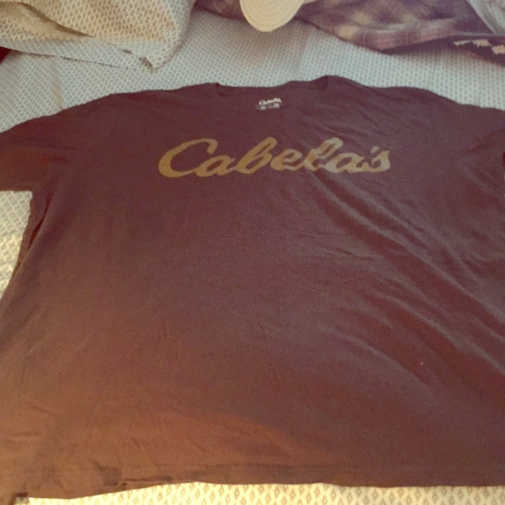 Men’s cabelas T-shirt never worn!
